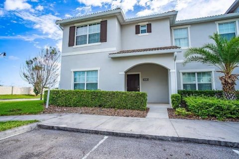 Adosado en venta en Kissimmee, Florida, 5 dormitorios, 201.41 m2 № 1769497 - foto 1