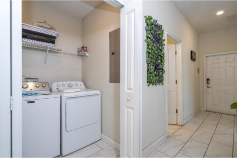 Adosado en venta en Kissimmee, Florida, 5 dormitorios, 201.41 m2 № 1769497 - foto 16