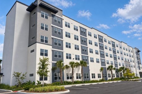 Condo in Orlando, Florida, 2 bedrooms  № 2277271 - photo 2