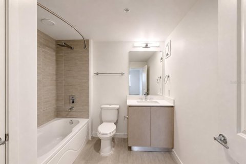 Condo in Orlando, Florida, 2 bedrooms  № 2277271 - photo 18