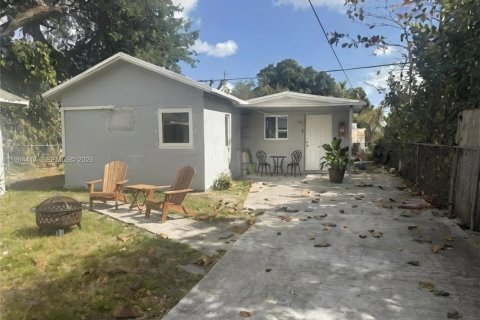Casa en Miami, Florida 2 dormitorios № 2025915