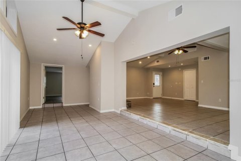 Villa ou maison à louer à Altamonte Springs, Floride: 3 chambres, 200.95 m2 № 1746501 - photo 4