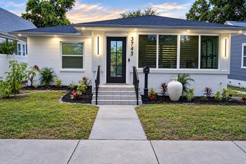 Casa en Saint Petersburg, Florida 4 dormitorios, 205.41 m2 № 2296393