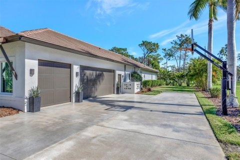 House in Bradenton, Florida 3 bedrooms, 317.82 sq.m. № 1537246 - photo 4