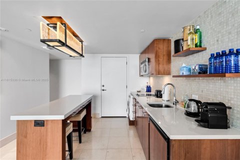 Condominio en venta en Miami Beach, Florida, 1 dormitorio, 80.82 m2 № 1766875 - foto 10