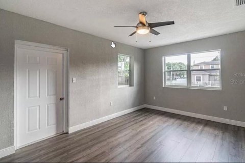 Casa en venta en Tampa, Florida, 3 dormitorios, 103.21 m2 № 2383497 - foto 10