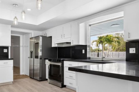 Villa ou maison à vendre à Plantation, Floride: 3 chambres, 185.15 m2 № 2030519 - photo 16