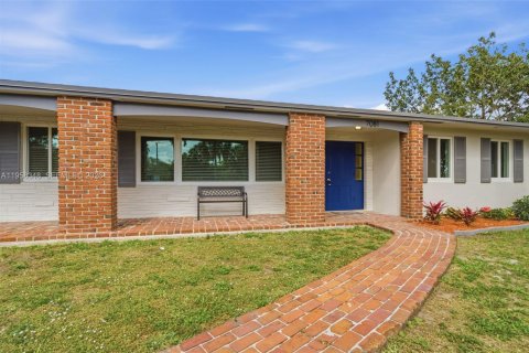 Villa ou maison à vendre à Plantation, Floride: 3 chambres, 185.15 m2 № 2030519 - photo 2