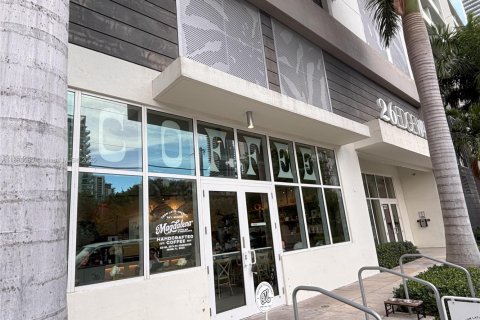 Apartamento en alquiler en Miami, Florida, 2 dormitorios, 75.72 m2 № 1931623 - foto 2