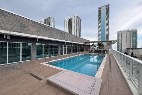 Apartamento en alquiler en Miami, Florida, 2 dormitorios, 75.72 m2 № 1931623 - foto 5