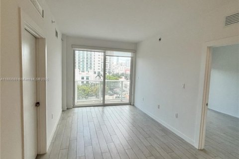 Apartamento en alquiler en Miami, Florida, 2 dormitorios, 75.72 m2 № 1931623 - foto 16