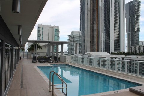 Apartamento en alquiler en Miami, Florida, 2 dormitorios, 75.72 m2 № 1931623 - foto 3