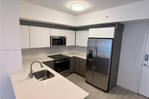Apartamento en alquiler en Miami, Florida, 2 dormitorios, 75.72 m2 № 1931623 - foto 13
