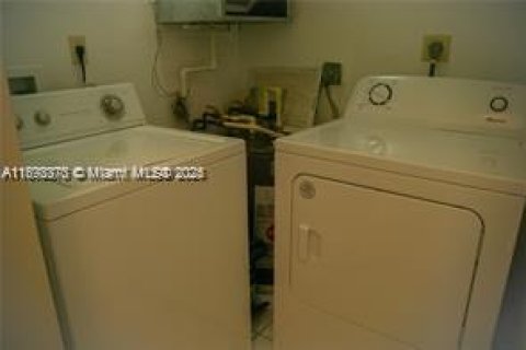 Copropriété à louer à Miami, Floride: 2 chambres, 74.32 m2 № 1946818 - photo 12