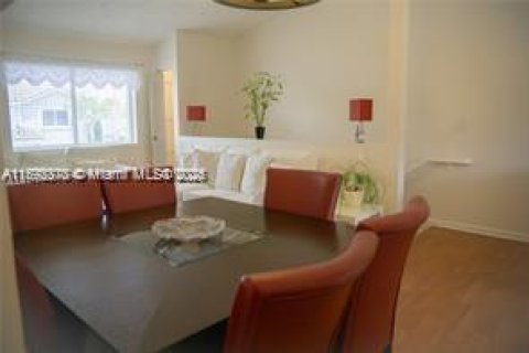 Copropriété à louer à Miami, Floride: 2 chambres, 74.32 m2 № 1946818 - photo 7
