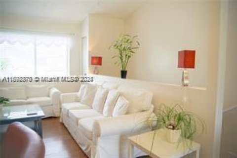 Copropriété à louer à Miami, Floride: 2 chambres, 74.32 m2 № 1946818 - photo 4