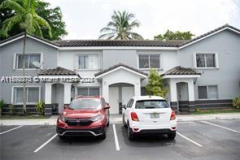 Copropriété à louer à Miami, Floride: 2 chambres, 74.32 m2 № 1946818 - photo 1