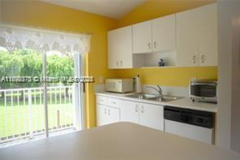 Copropriété à louer à Miami, Floride: 2 chambres, 74.32 m2 № 1946818 - photo 10