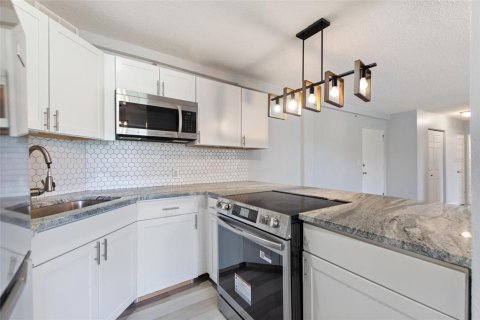 Copropriété à louer à Saint Petersburg, Floride: 1 chambre, 65.77 m2 № 1807369 - photo 15