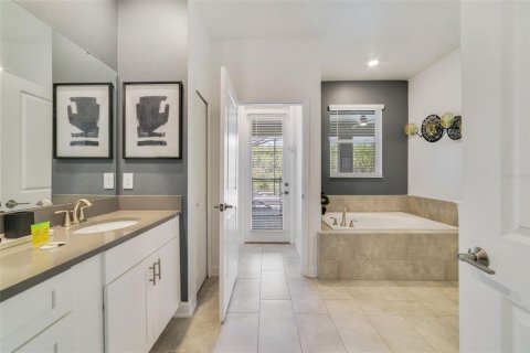 Casa en venta en Kissimmee, Florida, 8 dormitorios, 398.46 m2 № 1906153 - foto 14