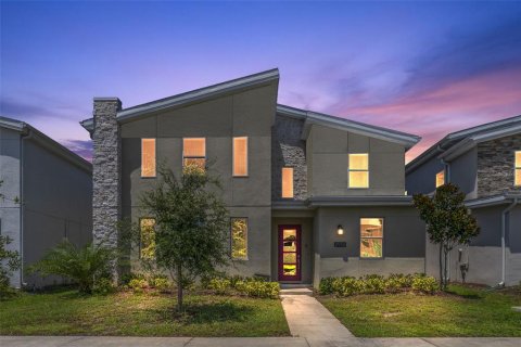 Casa en venta en Kissimmee, Florida, 8 dormitorios, 398.46 m2 № 1906153 - foto 1