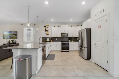Casa en venta en Kissimmee, Florida, 8 dormitorios, 398.46 m2 № 1906153 - foto 8