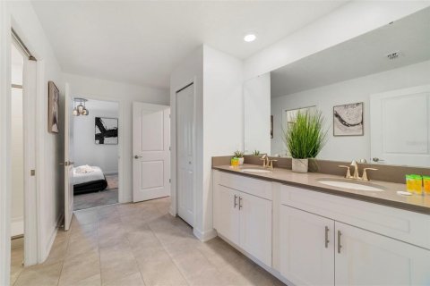 Casa en venta en Kissimmee, Florida, 8 dormitorios, 398.46 m2 № 1906153 - foto 29