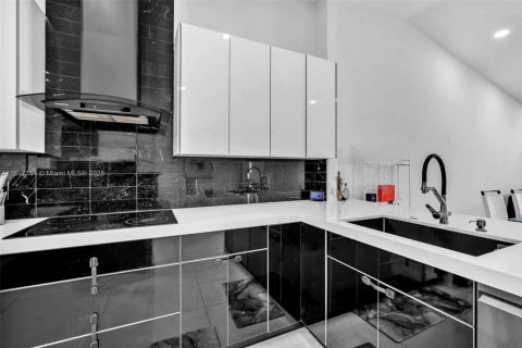 Townhouse in Greenacres, Florida 2 bedrooms, 105.07 sq.m. № 1949186 - photo 12