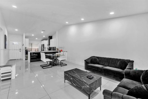 Townhouse in Greenacres, Florida 2 bedrooms, 105.07 sq.m. № 1949186 - photo 18