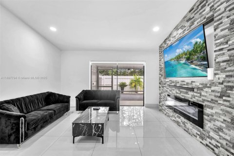 Townhouse in Greenacres, Florida 2 bedrooms, 105.07 sq.m. № 1949186 - photo 16