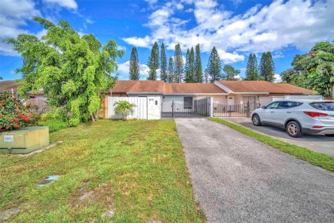 Townhouse in Greenacres, Florida 2 bedrooms, 105.07 sq.m. № 1949186 - photo 3