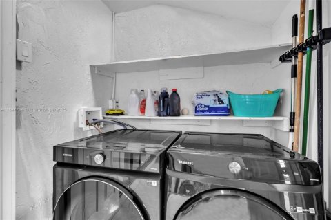 Townhouse in Greenacres, Florida 2 bedrooms, 105.07 sq.m. № 1949186 - photo 26