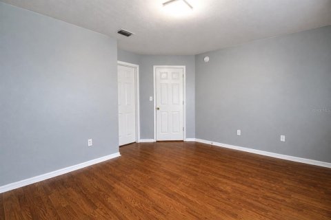 House in Gainesville, Florida 2 bedrooms, 106.65 sq.m. № 2308924 - photo 13
