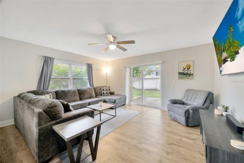 Villa ou maison à vendre à Tampa, Floride: 4 chambres, 154.68 m2 № 1849690 - photo 5
