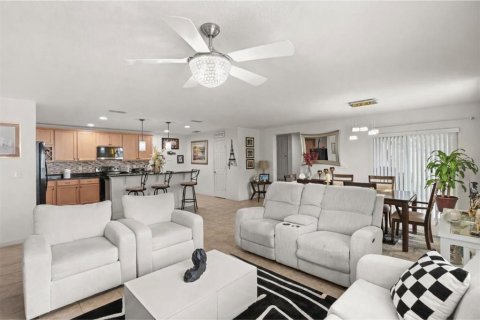 Casa en venta en Tavares, Florida, 3 dormitorios, 165.46 m2 № 2145083 - foto 3