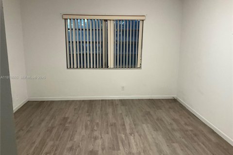 Condo in Hollywood, Florida, 2 bedrooms  № 2040560 - photo 15