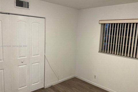 Condo in Hollywood, Florida, 2 bedrooms  № 2040560 - photo 5