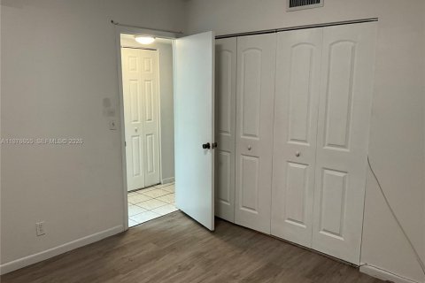 Condo in Hollywood, Florida, 2 bedrooms  № 2040560 - photo 6