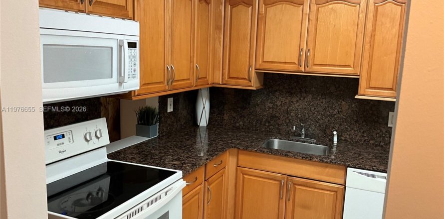 Condo in Hollywood, Florida, 2 bedrooms  № 2040560