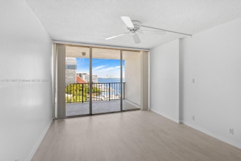 Condominio en venta en Miami, Florida, 1 dormitorio, 80.64 m2 № 1755895 - foto 14
