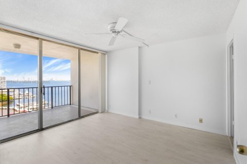 Condominio en venta en Miami, Florida, 1 dormitorio, 80.64 m2 № 1755895 - foto 15