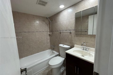 Снять в аренду кондоминиум в Халландейл-Бич, Флорида 2 спальни, 89.65м2, № 1987893 - фото 17