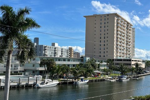 Снять в аренду кондоминиум в Халландейл-Бич, Флорида 2 спальни, 89.65м2, № 1987893 - фото 5