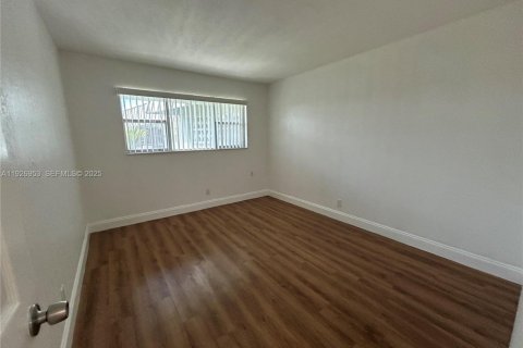 Снять в аренду кондоминиум в Халландейл-Бич, Флорида 2 спальни, 89.65м2, № 1987893 - фото 18