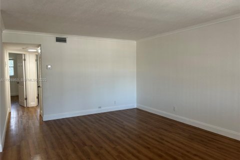 Снять в аренду кондоминиум в Халландейл-Бич, Флорида 2 спальни, 89.65м2, № 1987893 - фото 14