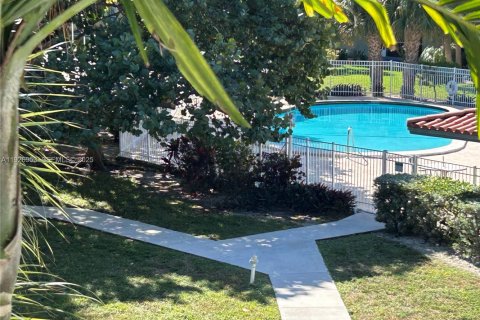 Снять в аренду кондоминиум в Халландейл-Бич, Флорида 2 спальни, 89.65м2, № 1987893 - фото 1