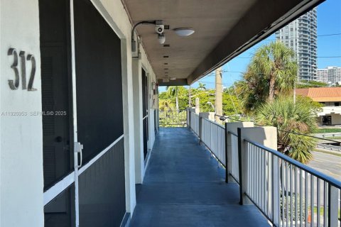 Снять в аренду кондоминиум в Халландейл-Бич, Флорида 2 спальни, 89.65м2, № 1987893 - фото 9