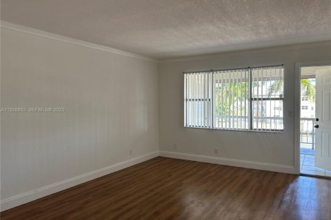 Снять в аренду кондоминиум в Халландейл-Бич, Флорида 2 спальни, 89.65м2, № 1987893 - фото 16