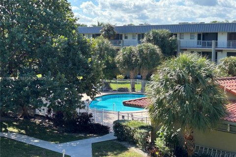 Снять в аренду кондоминиум в Халландейл-Бич, Флорида 2 спальни, 89.65м2, № 1987893 - фото 2