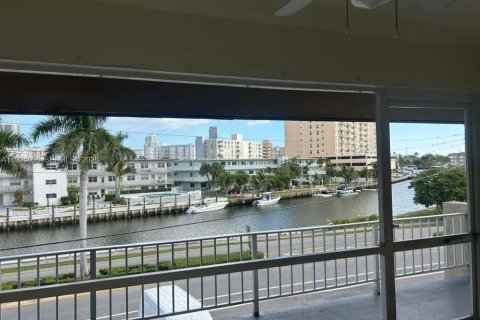 Снять в аренду кондоминиум в Халландейл-Бич, Флорида 2 спальни, 89.65м2, № 1987893 - фото 10